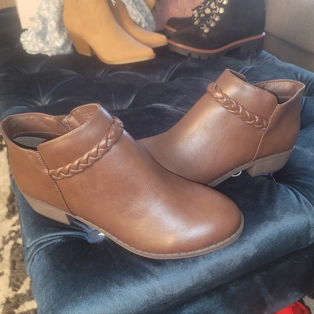 Me too cecilia booties